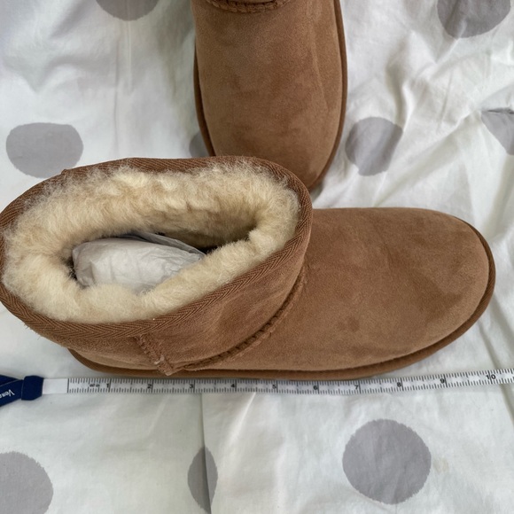 UGG Australia Classic Mini II boots chestnut child size 5 fits woman’s size 7 - Picture 10 of 12